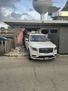One injury as driver crashes into Wauconda Moose Lodge