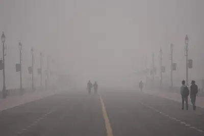 Toxic smog blankets New Delhi, disrupting travel and plunging air quality to hazardous levels